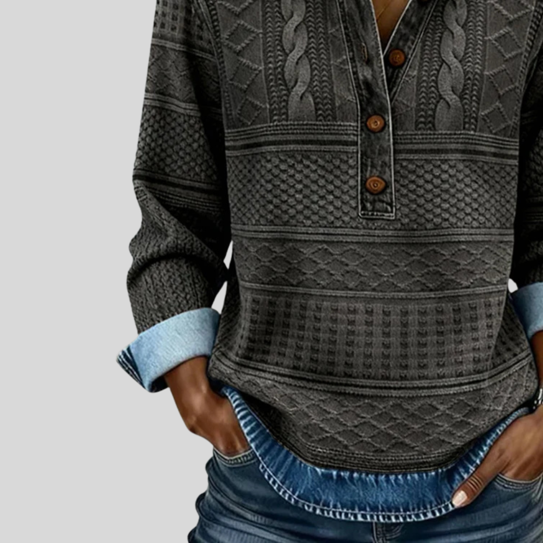 DOROTA - TEKSTUROWANY DZIANINOWY TOP Z KOŁNIERZYKIEM ZAPIĘTYM NA GUZIKI