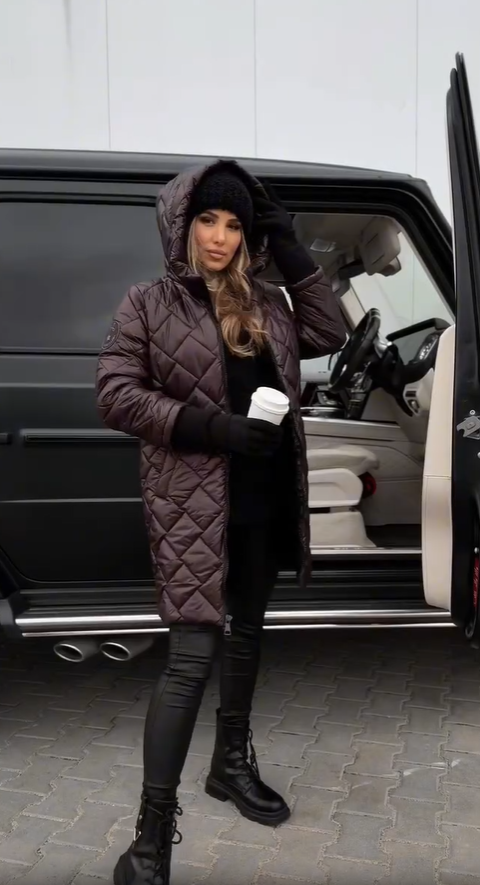 Bogna - Elegancka pikowana kurtka puchowa z kapturem